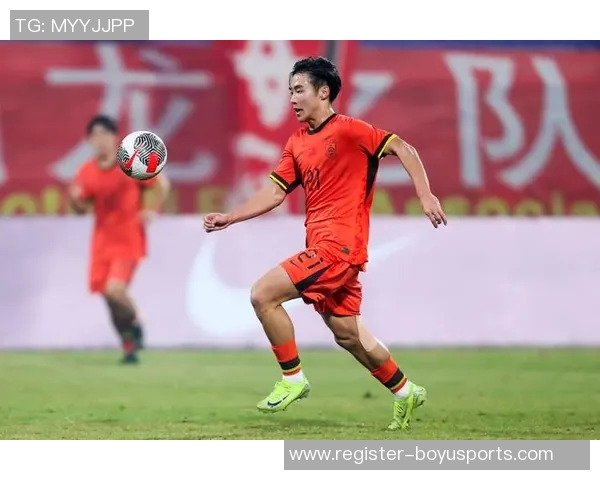 黄伟畅谈篮球生涯与欧冠足球的精彩交汇与人生启示